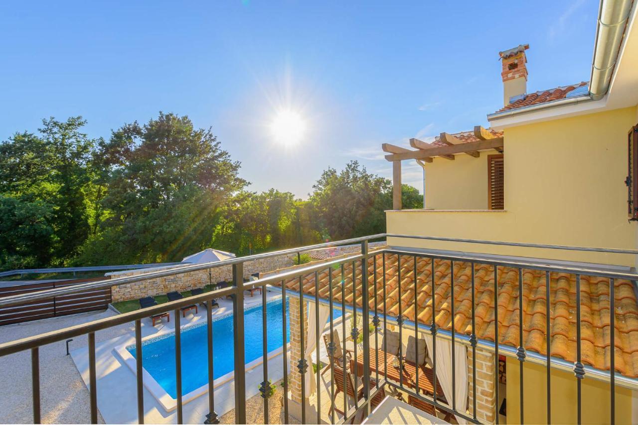 Villa David - Luxurious Secluded Villa With A Heated Pool Butkovići Eksteriør billede