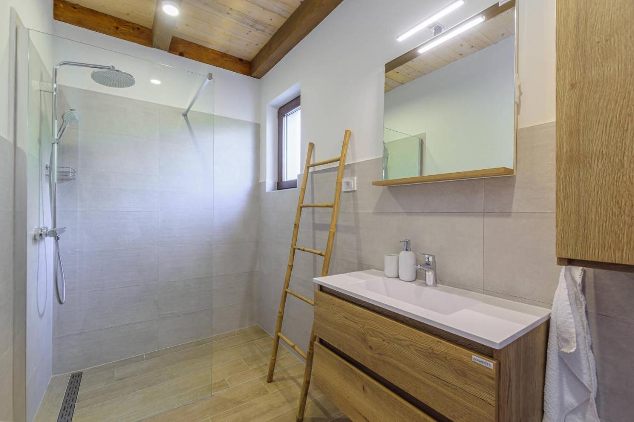 Villa David - Luxurious Secluded Villa With A Heated Pool Butkovići Eksteriør billede
