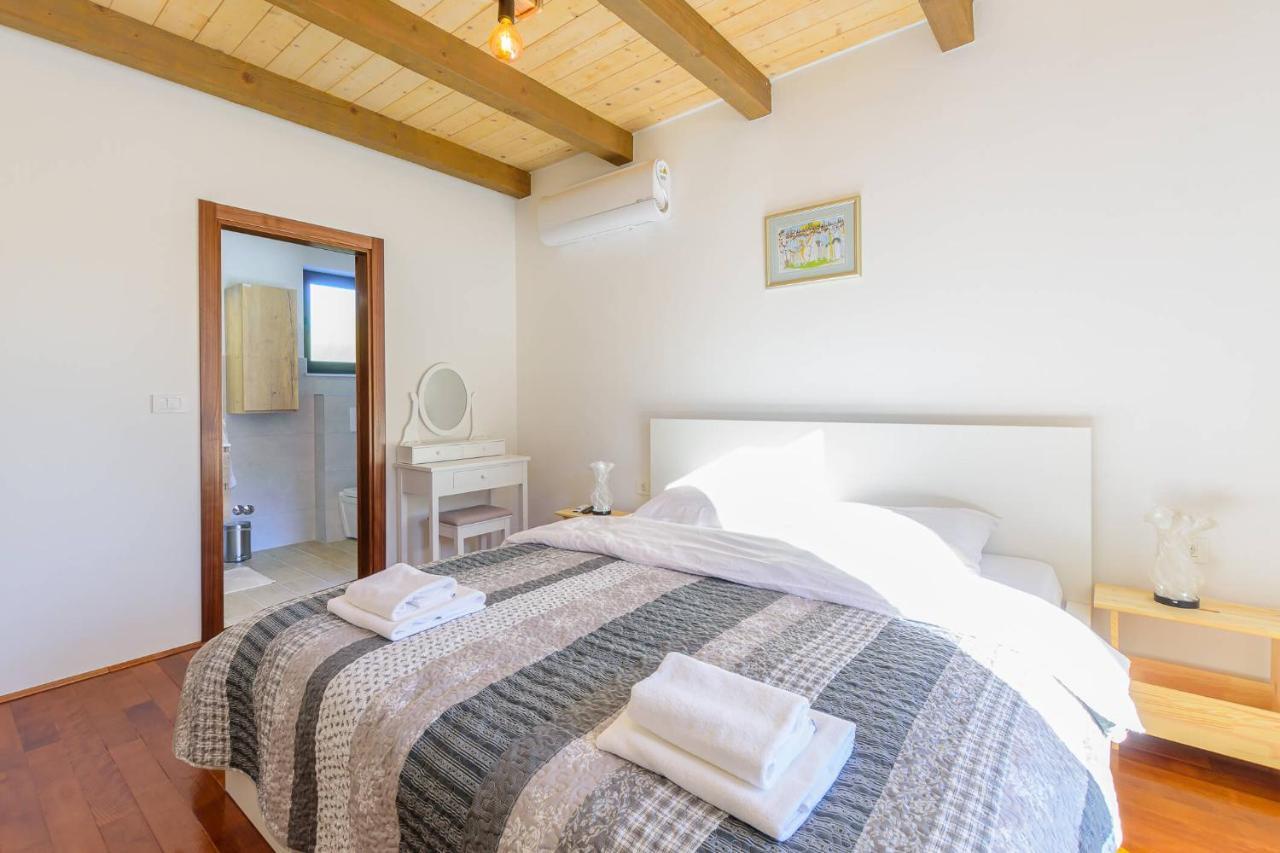 Villa David - Luxurious Secluded Villa With A Heated Pool Butkovići Eksteriør billede