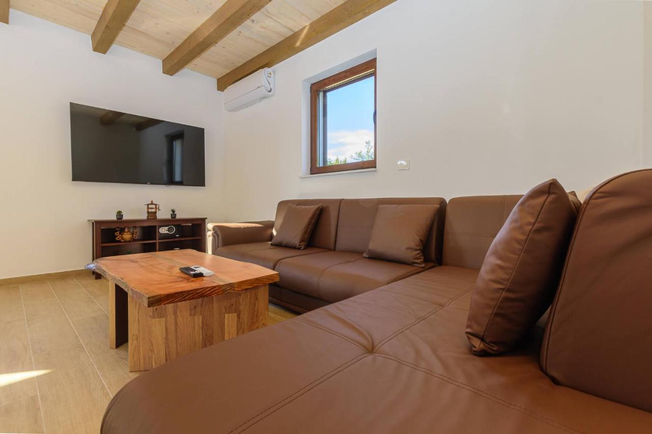 Villa David - Luxurious Secluded Villa With A Heated Pool Butkovići Eksteriør billede