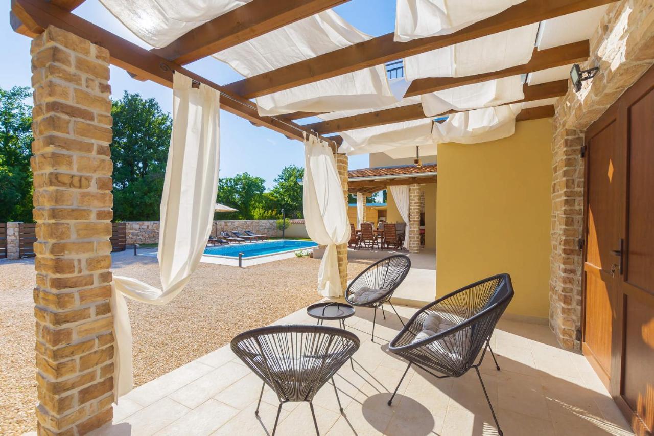 Villa David - Luxurious Secluded Villa With A Heated Pool Butkovići Eksteriør billede