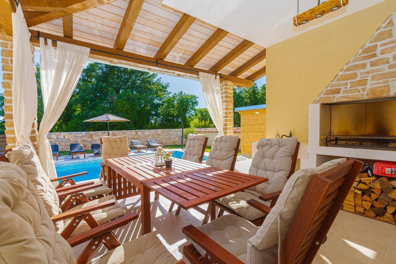 Villa David - Luxurious Secluded Villa With A Heated Pool Butkovići Eksteriør billede