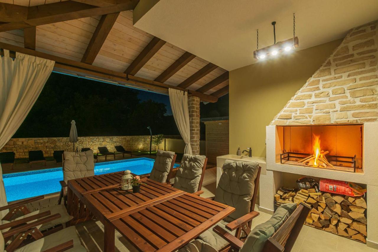 Villa David - Luxurious Secluded Villa With A Heated Pool Butkovići Eksteriør billede