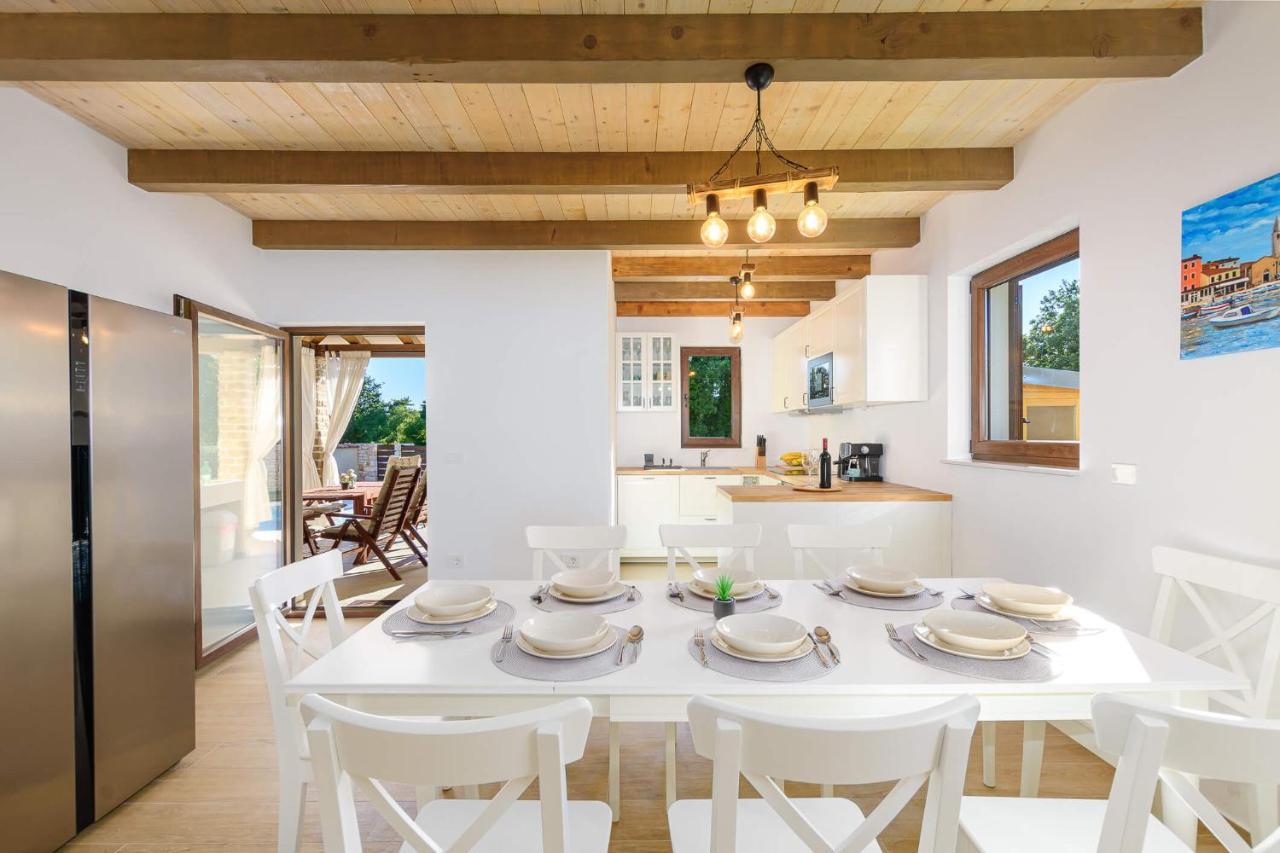 Villa David - Luxurious Secluded Villa With A Heated Pool Butkovići Eksteriør billede