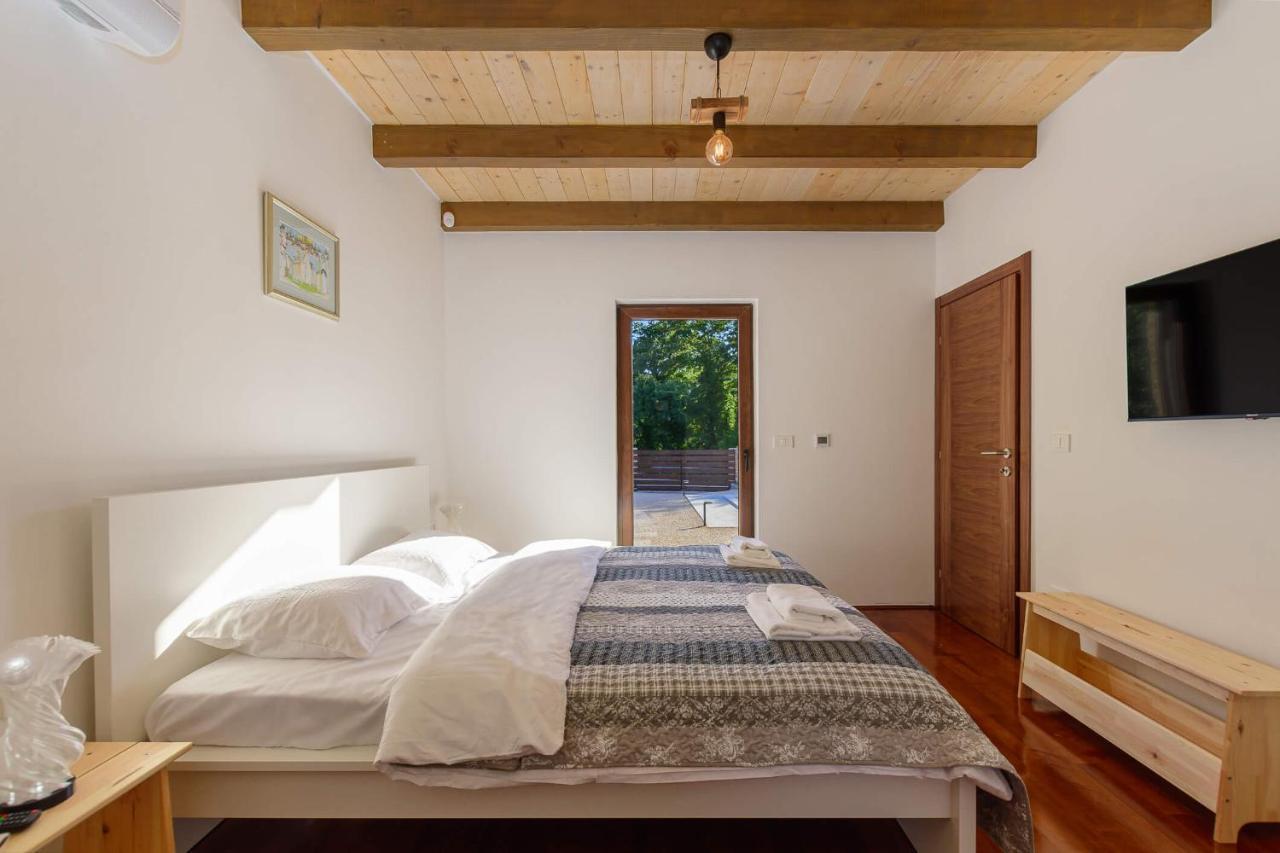 Villa David - Luxurious Secluded Villa With A Heated Pool Butkovići Eksteriør billede